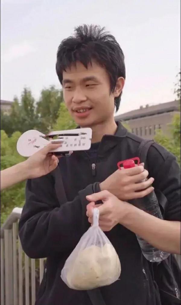 韋東奕自閉式上課惹爭議,被噴不配當北大老師 韋東奕自閉式上課惹爭議,被噴不配當北大老師