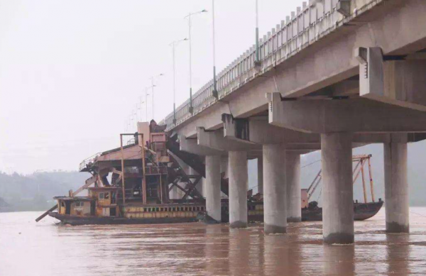 無視中國基建援助，巴西非要與日本合作，不料大橋還沒用就倒塌