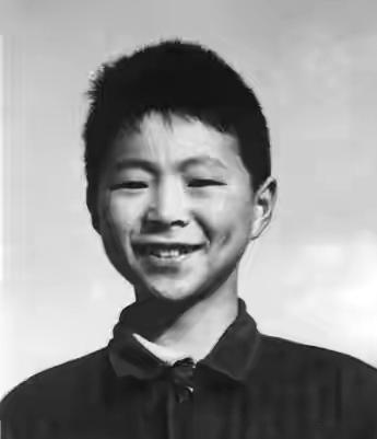 王宏偉4歲喪父44歲當爸：愛妻子女兒，也愛為他孀居49年的媽