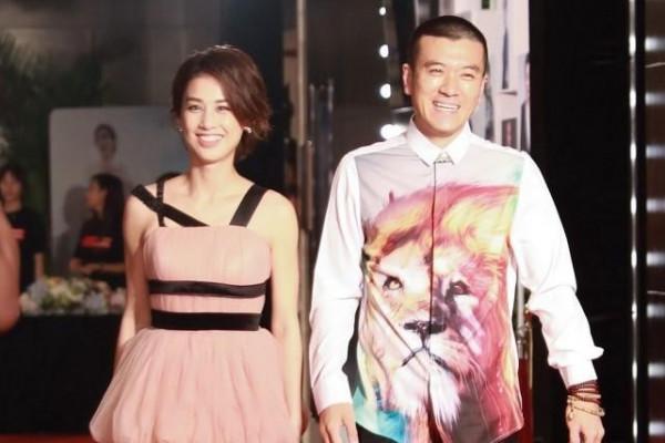 黃聖依和老公合體出行,她一襲粉裙挺嬌媚,老公卻像“土豪” 黃聖依和老公合體出行,她一襲粉裙挺嬌媚,老公卻像“土豪”