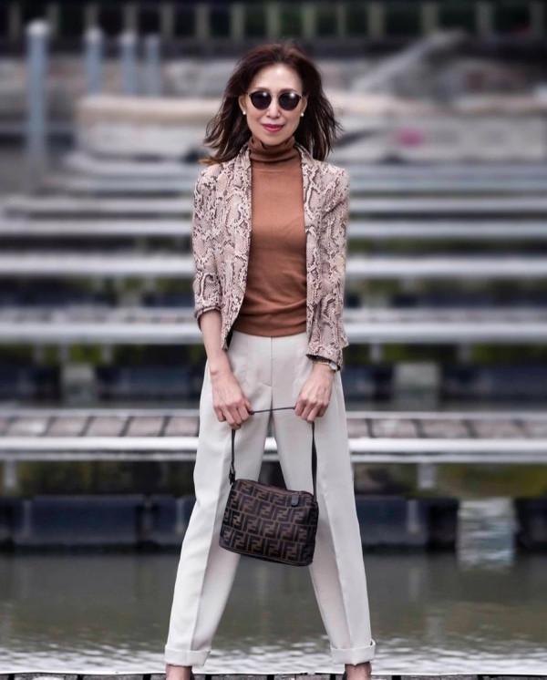 誰說年紀大就只能保守？這幾位大齡女性的優雅穿搭術，洋氣還減齡