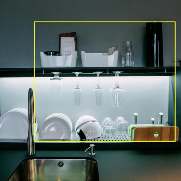 定製櫥櫃把水槽區加寬20公分,抬高雙層瀝水,保持檯面乾淨清爽 定製櫥櫃把水槽區加寬20公分,抬高雙層瀝水,保持檯面乾淨清爽