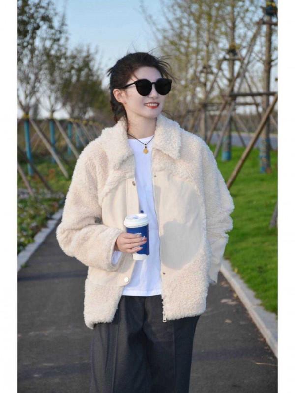 冬天造型不全是沉悶的！學會“上淺下深”的穿法，明豔又減齡