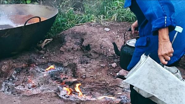 重慶村莊地上冒火60年不滅,村民用來燒水做飯,原來國外也有 重慶村莊地上冒火60年不滅,村民用來燒水做飯,原來國外也有