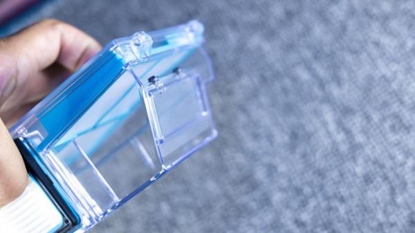 兩塊拖布，擦地更乾淨，體驗玻妞雷姬掃地機