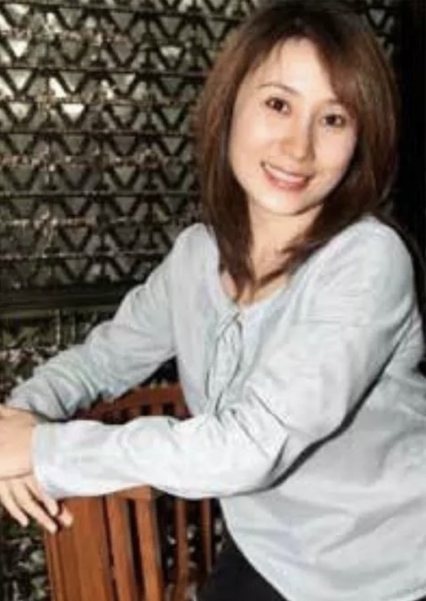 憑《少林寺》走紅&comma;嫁外國富商棄演從商&comma;&OpenCurlyDoubleQuote;牧羊女&rdquo;丁嵐如今怎樣了