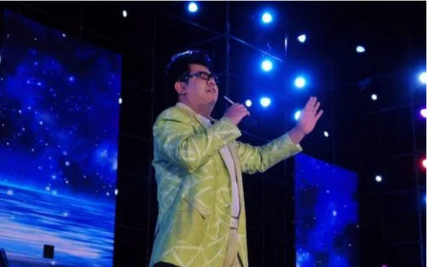 從勵志的盲人歌手到人人唾棄，楊光怎麼就走到了今天這種地步？