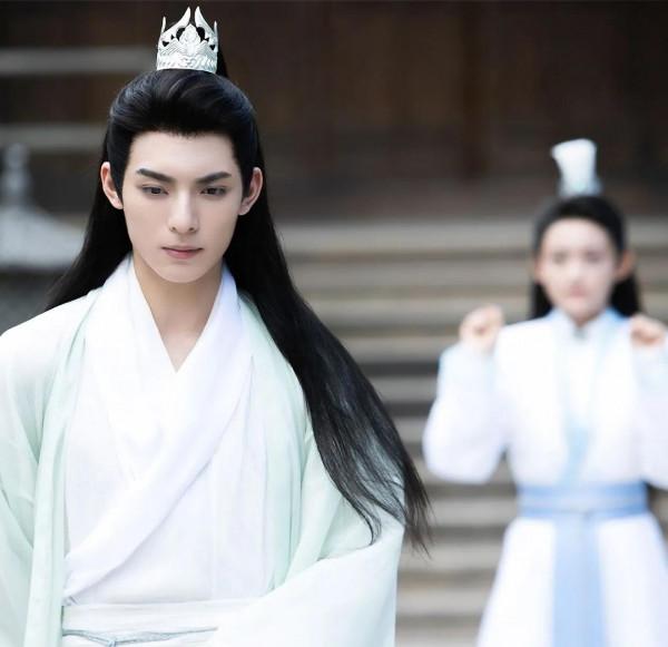 一部輕鬆下飯的高顏值奇幻甜寵劇來了，帥氣男愛上呆萌可愛女