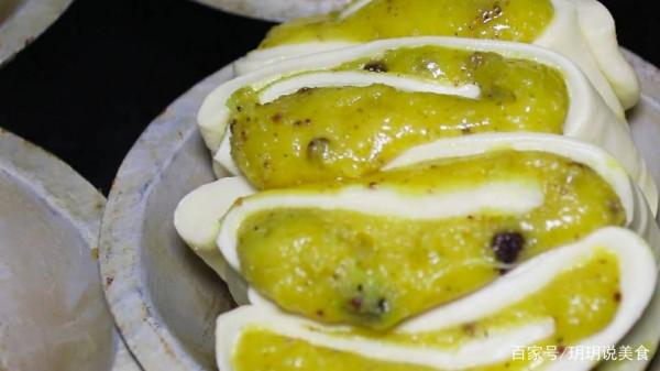 甘肅夫妻賣特色小吃，3.5元一個有8兩重，日賣700個男女老少超愛