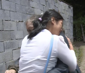 她被拐27年受盡折磨，逃回家母親已成瘋子，一家人抱頭痛哭終團圓