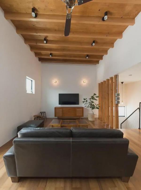 爸媽買的小複式樓，樓上樓下125平，住兩家人也不擠