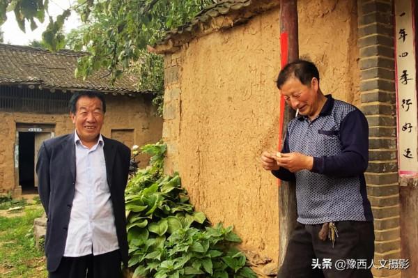 野豬賴上舊屋跟村民做鄰居，山裡人略施計謀，兇猛野豬變溫順家畜