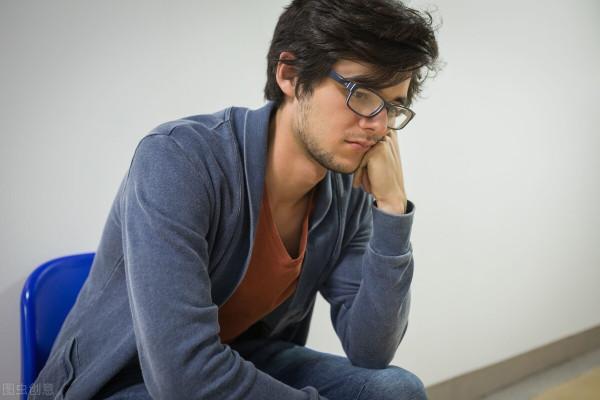 腎不好的人，晨起後會有4種表現