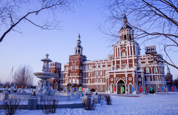 相約伏爾加莊園，體驗城堡滑雪，品俄式西餐，賞冰雪風光