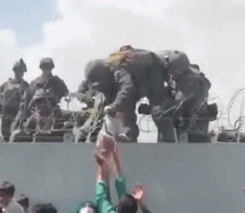 荒唐！失蹤數月的阿富汗男嬰被找到，原來是被美軍“擺拍”後扔了