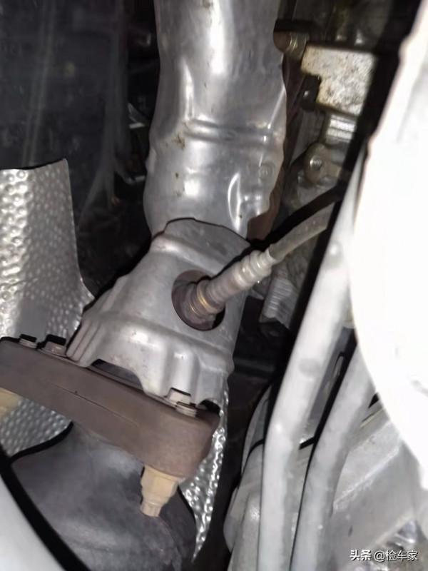 紅旗H9不是首個國產豪華車，還記得當年賣68萬的紅旗盛世嗎？