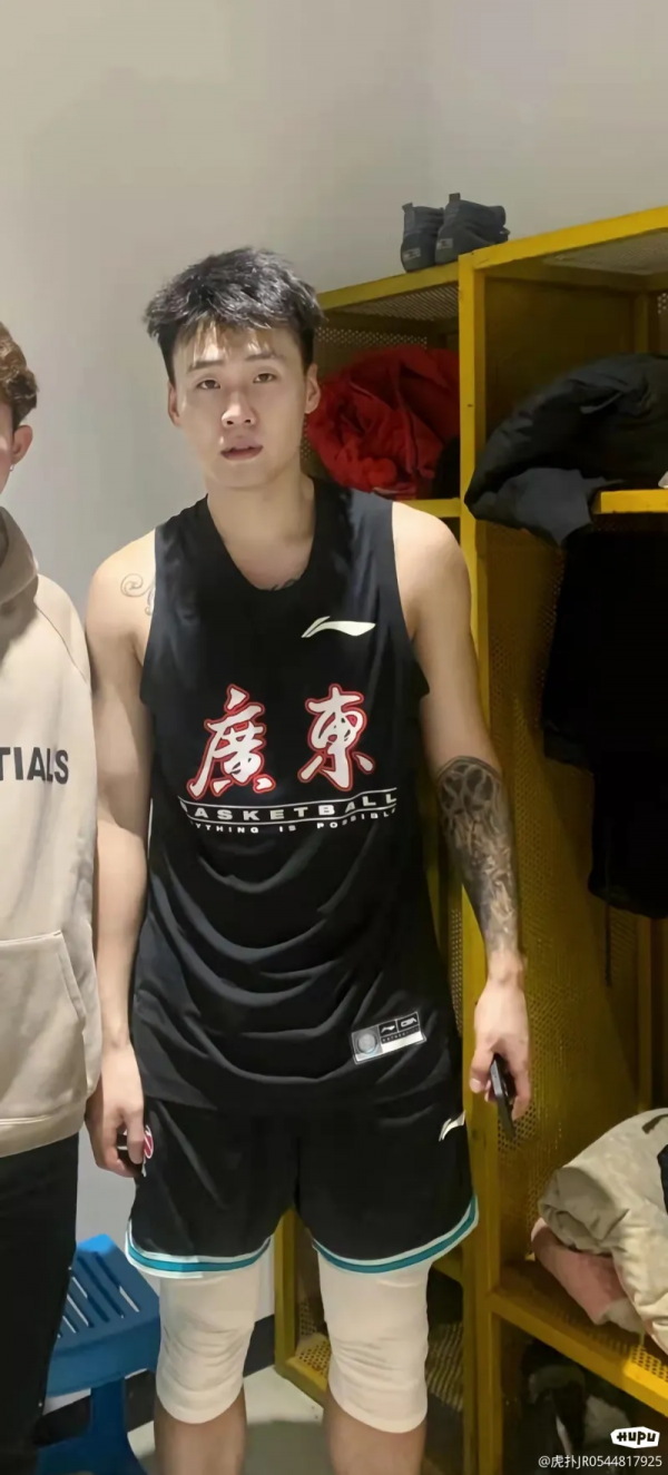 周琦吃烤肉，湯傑曬酷照，趙睿變瘦，廣東宏遠為任俊飛慶生