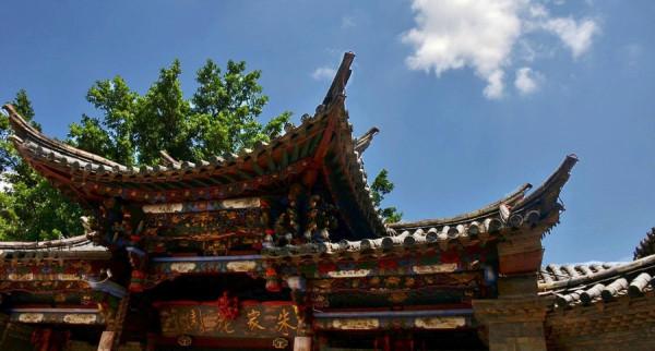 雲南一“鉅富豪宅”，堪稱雲南之冠，位於建水古鎮內