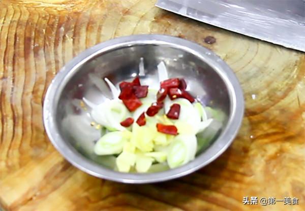 廚師長分享家常菜“苦瓜肉片”,講解苦瓜不苦小技巧,先收藏了 廚師長分享家常菜“苦瓜肉片”,講解苦瓜不苦小技巧,先收藏了