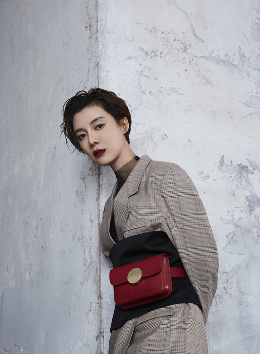 車曉還是增點肥吧,穿針織衫身材仍平坦,雖時尚但瘦得少了女人味 車曉還是增點肥吧,穿針織衫身材仍平坦,雖時尚但瘦得少了女人味