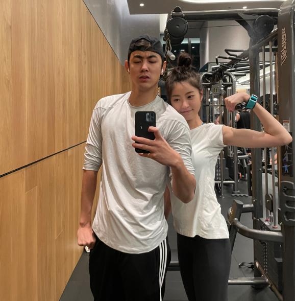 紀凌塵新女友YUNI雲希——可以坐在電動車後笑的女孩