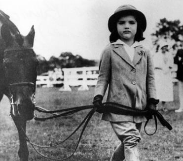 傑奎琳：24歲嫁肯尼迪，34歲成總統遺孀，再嫁希臘船王，人生完美