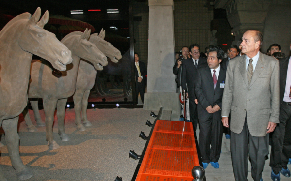 秦兵馬俑被髮掘後，兩旁土牆為什麼還留著？難道藏著別的寶貝？