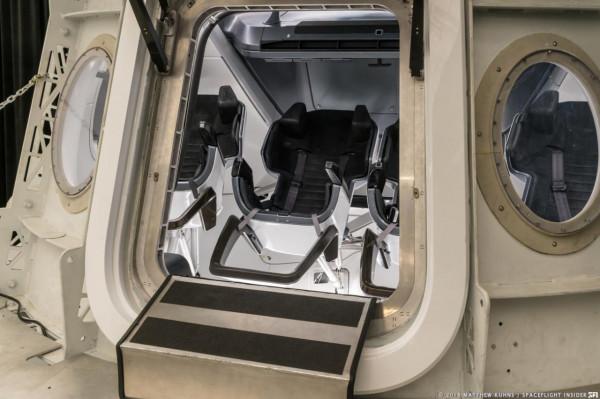 龍飛船內部是啥樣的？別人花2.2億美元才能體驗，我們免費進去看