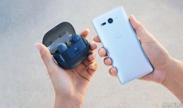 聽了這麼多年的藍芽耳機,我們發現自己被騙了 聽了這麼多年的藍芽耳機,我們發現自己被騙了