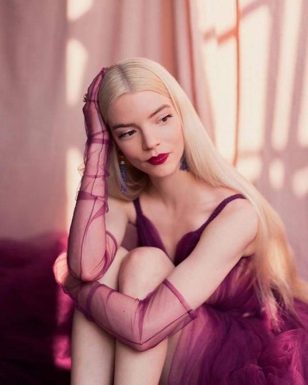 AnyaTaylorJoy 成為Dior新任全球品牌大使，回顧她穿過的Dior 美衣