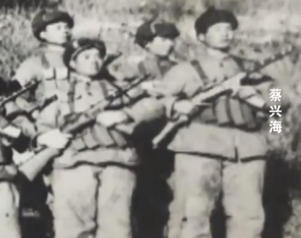 抗美援朝，志願軍10人消滅400美軍，新型武器打得美軍抱頭鼠竄