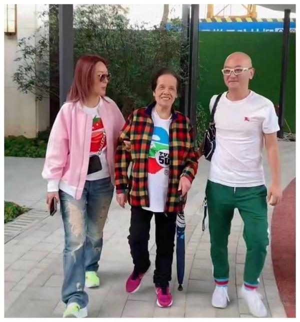 港星定居內地，在北京的富足，上海的熱衷綜藝，廣東的直播賣貨