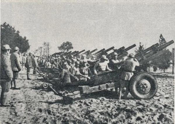 解放軍集中火炮對城垣進行轟擊，打得國軍死傷累累，工事被毀大半