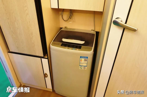 9.98萬的匯斯誠房車,出廠就帶6度電,儲物櫃秒變大床四口也能住 9.98萬的匯斯誠房車,出廠就帶6度電,儲物櫃秒變大床四口也能住