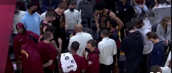 籃網擒住騎士,雄鹿半場踢翻魔術盒!勇士即將迎來“四巨頭時代” 籃網擒住騎士,雄鹿半場踢翻魔術盒!勇士即將迎來“四巨頭時代”