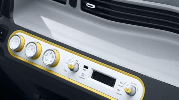 3萬的電動車：朋克對五菱，年輕人該選空間還是品牌？