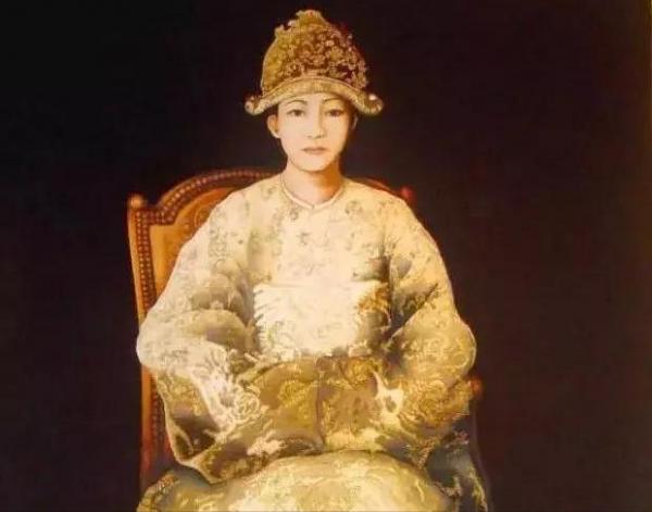 寵愛時捧上天,不愛時四處留情,越南皇帝給了她一場“大悲大喜” 寵愛時捧上天,不愛時四處留情,越南皇帝給了她一場“大悲大喜”