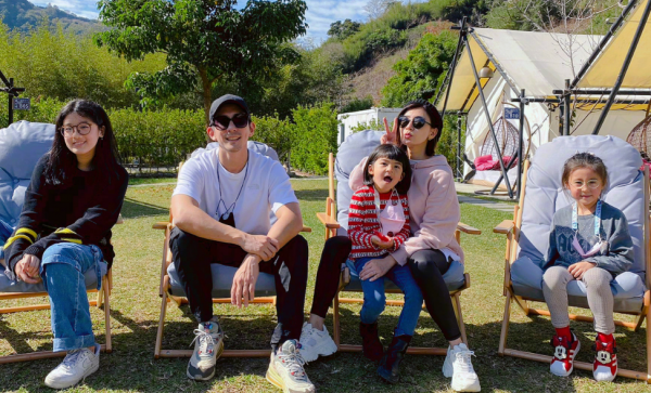 明星春節曬全家福，洪欣張丹峰同框，13歲森碟身高已超田亮