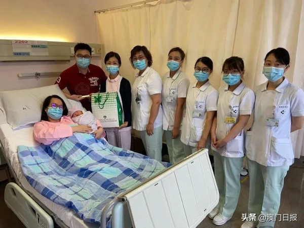 兩名虎寶寶搶閘出世