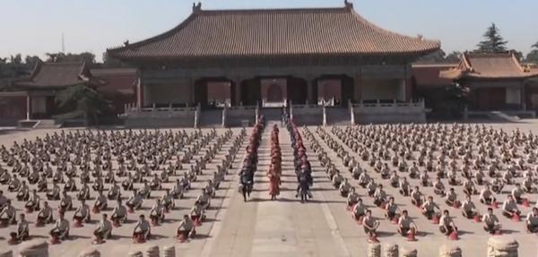 “娛圈淨土”王寶強的逆襲史:工地打工,兩次下跪,光膀子滾釘板 “娛圈淨土”王寶強的逆襲史:工地打工,兩次下跪,光膀子滾釘板