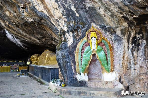 與石筍、石柱、石幔相伴的二千多尊觀音像組成東南亞最大的觀音洞 與石筍、石柱、石幔相伴的二千多尊觀音像組成東南亞最大的觀音洞