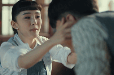 楊冪臉型像芒果,高圓圓法令紋突兀,越美豔越不適合民國造型? 楊冪臉型像芒果,高圓圓法令紋突兀,越美豔越不適合民國造型?