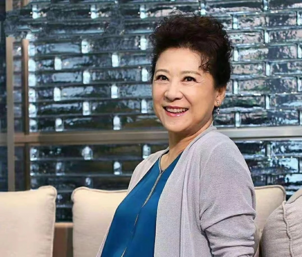 “天下第一嫂”王馥荔，72歲了依舊優雅端莊，狀態如“少女”