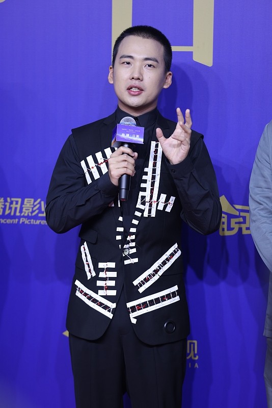 郭麒麟新造型好“失敗”,剪寸頭真要慎重,少年感穿搭都難拯救 郭麒麟新造型好“失敗”,剪寸頭真要慎重,少年感穿搭都難拯救