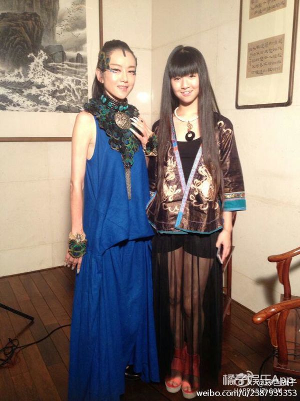 還記得在春晚轉圈的小彩旗嗎？她演戲去了？