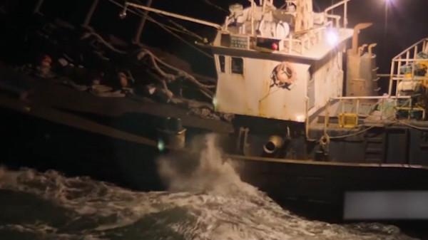 引韓國總統親自辯護:殘忍血腥的中韓漁船,震撼兩國的屠殺事件 引韓國總統親自辯護:殘忍血腥的中韓漁船,震撼兩國的屠殺事件