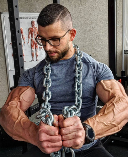 肌肉圍度適中，體脂率低，比例協調，這才是好身材的標誌