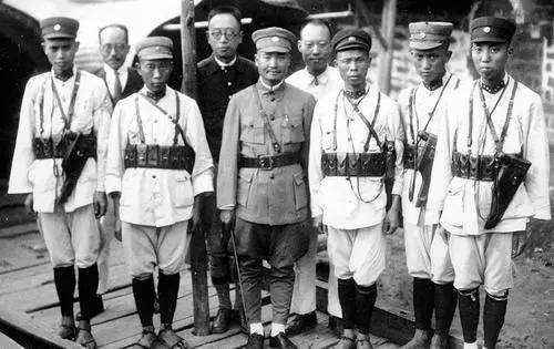 川軍排長新婚後失蹤,妻子苦尋60年,80歲再婚時才知他是枕邊人 川軍排長新婚後失蹤,妻子苦尋60年,80歲再婚時才知他是枕邊人