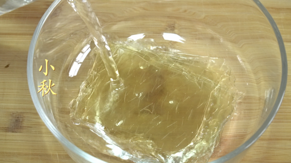 想吃慕斯蛋糕不用買,有冰箱就能做,香濃絲滑,在家也能做大廚 想吃慕斯蛋糕不用買,有冰箱就能做,香濃絲滑,在家也能做大廚