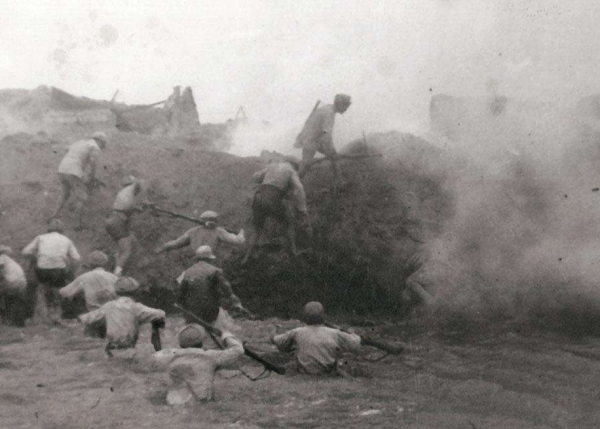 淮海戰役決定性的一戰，碾莊戰役究竟有多慘烈，黃百韜被迫自盡